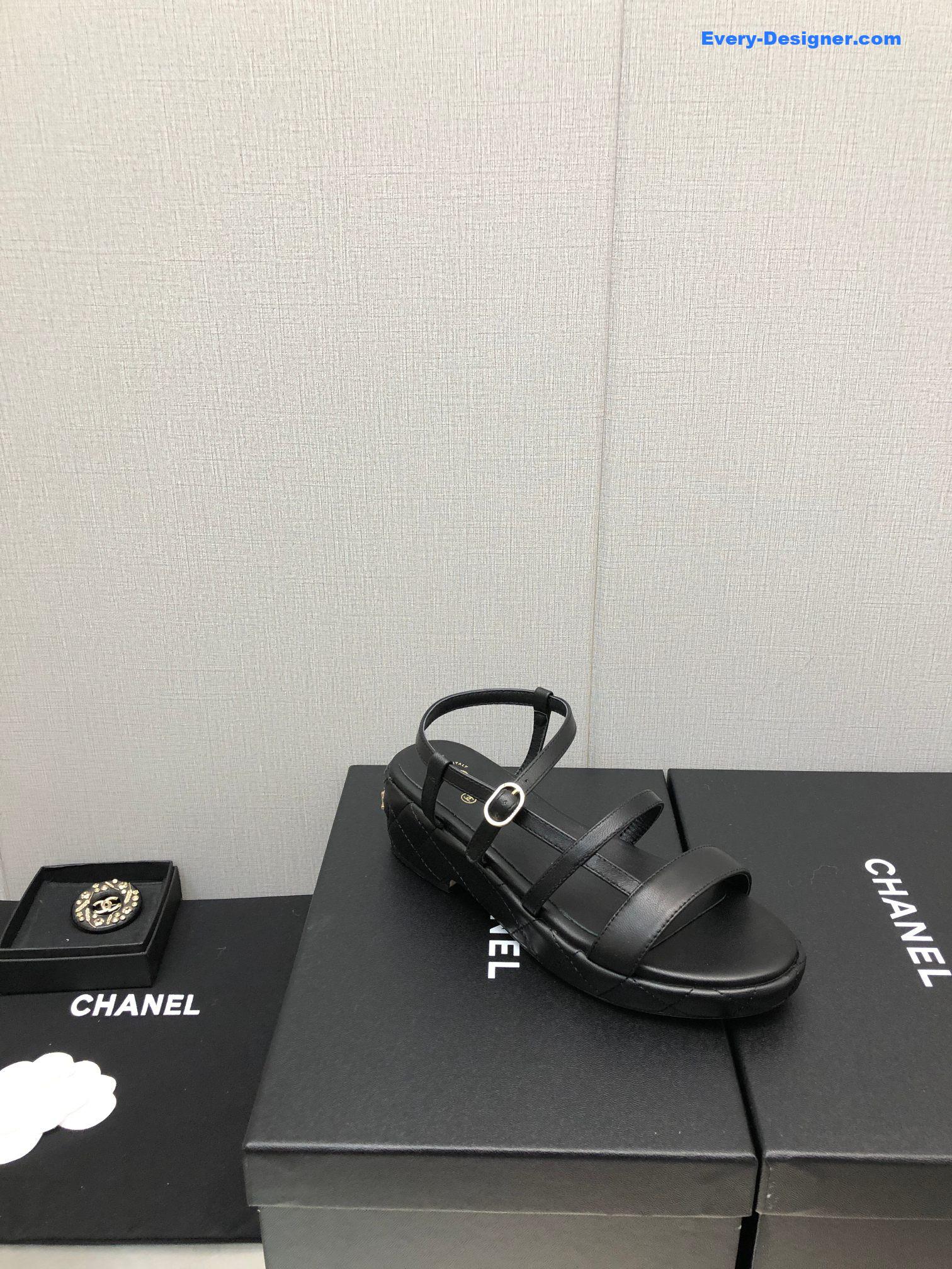 CC back metal logo sandals