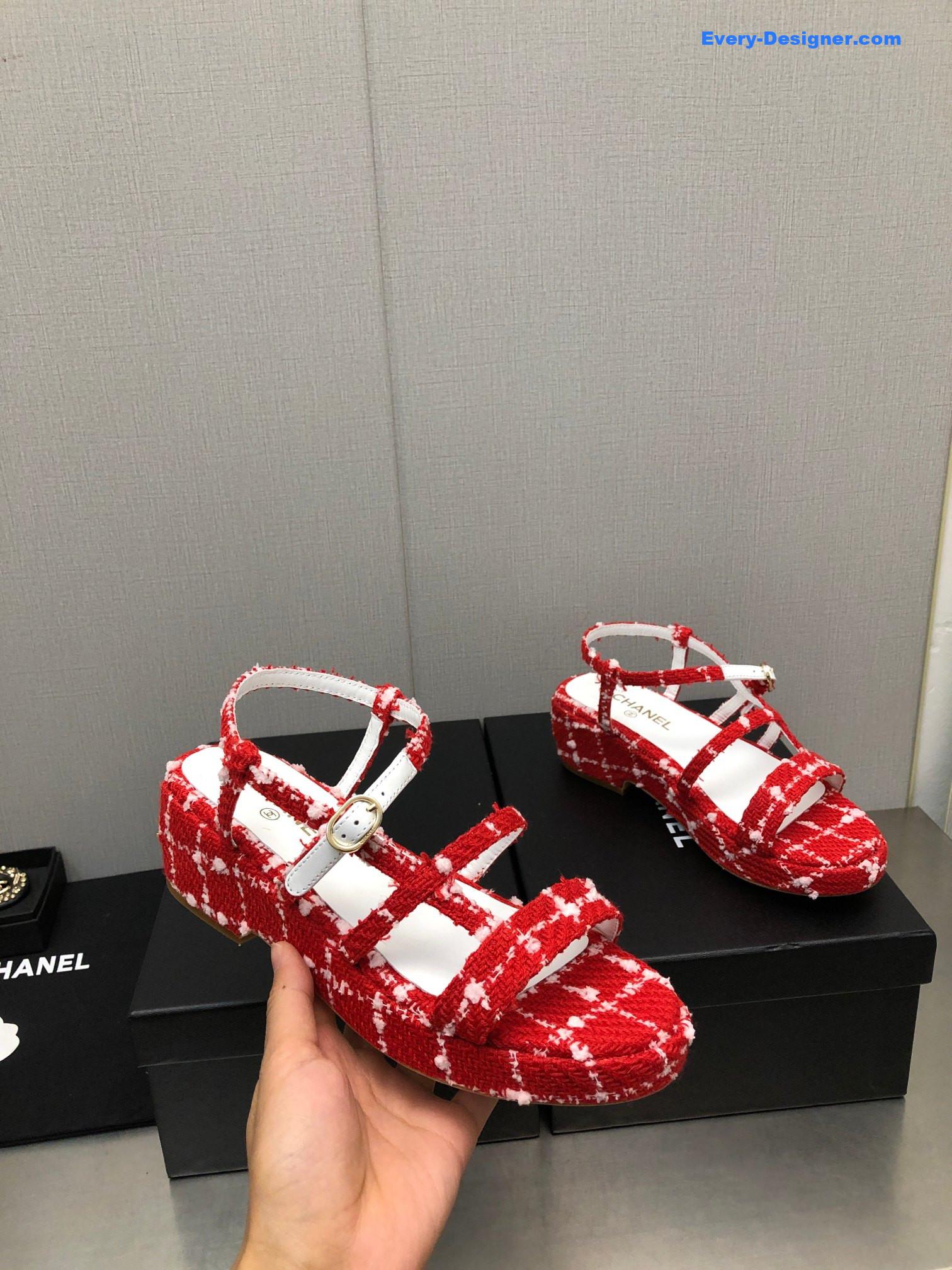 CC back metal logo sandals