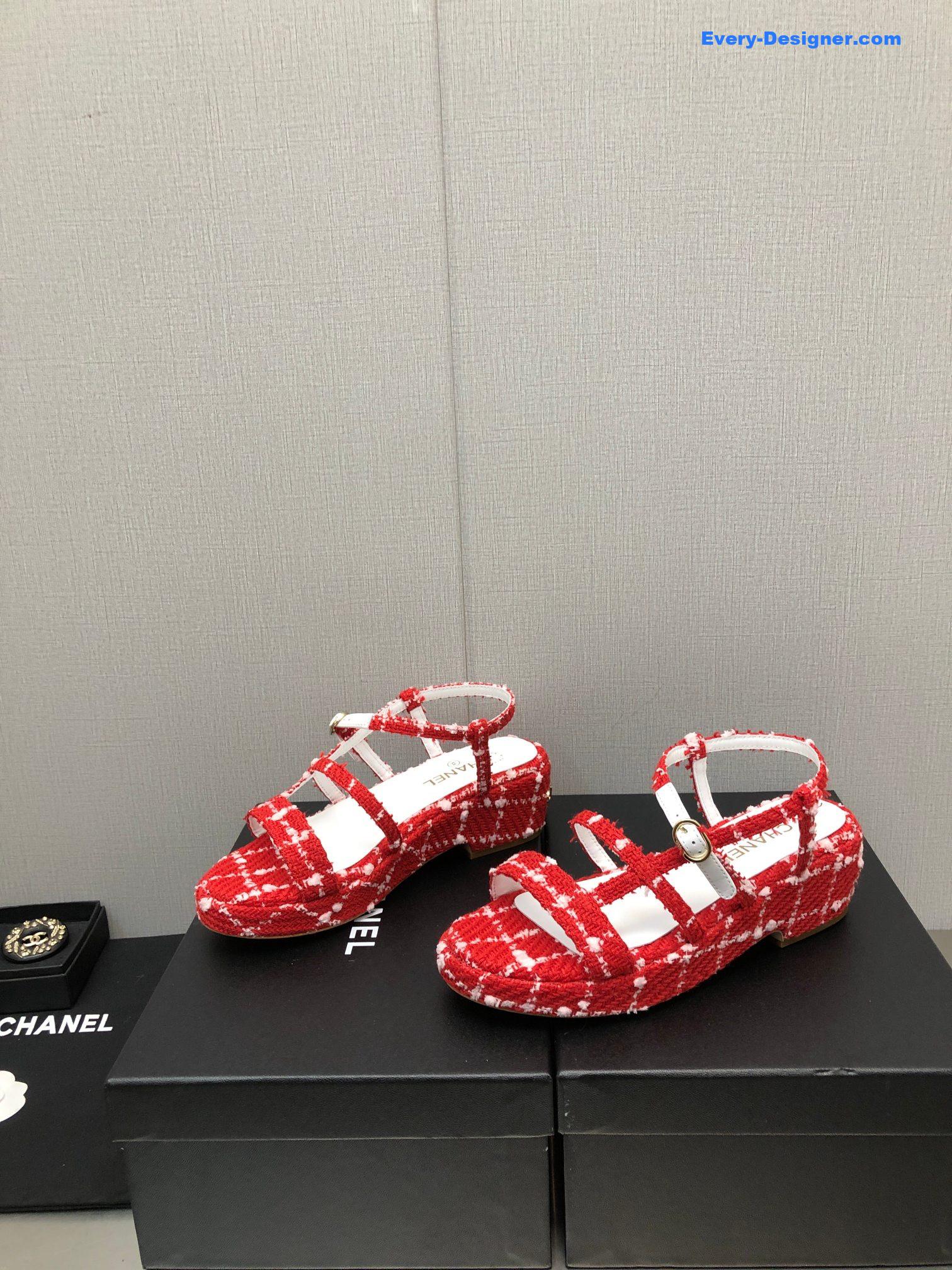 CC back metal logo sandals