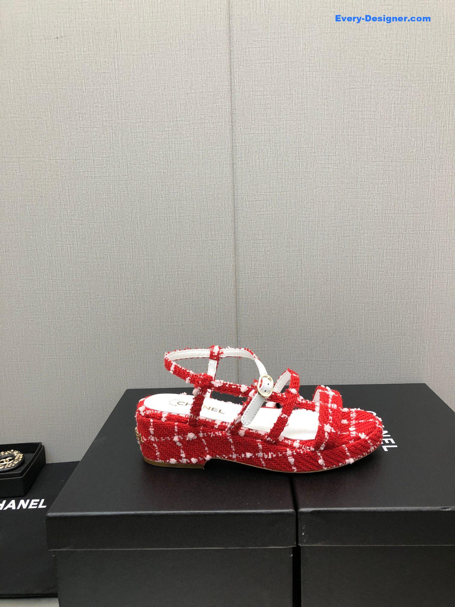 CC back metal logo sandals