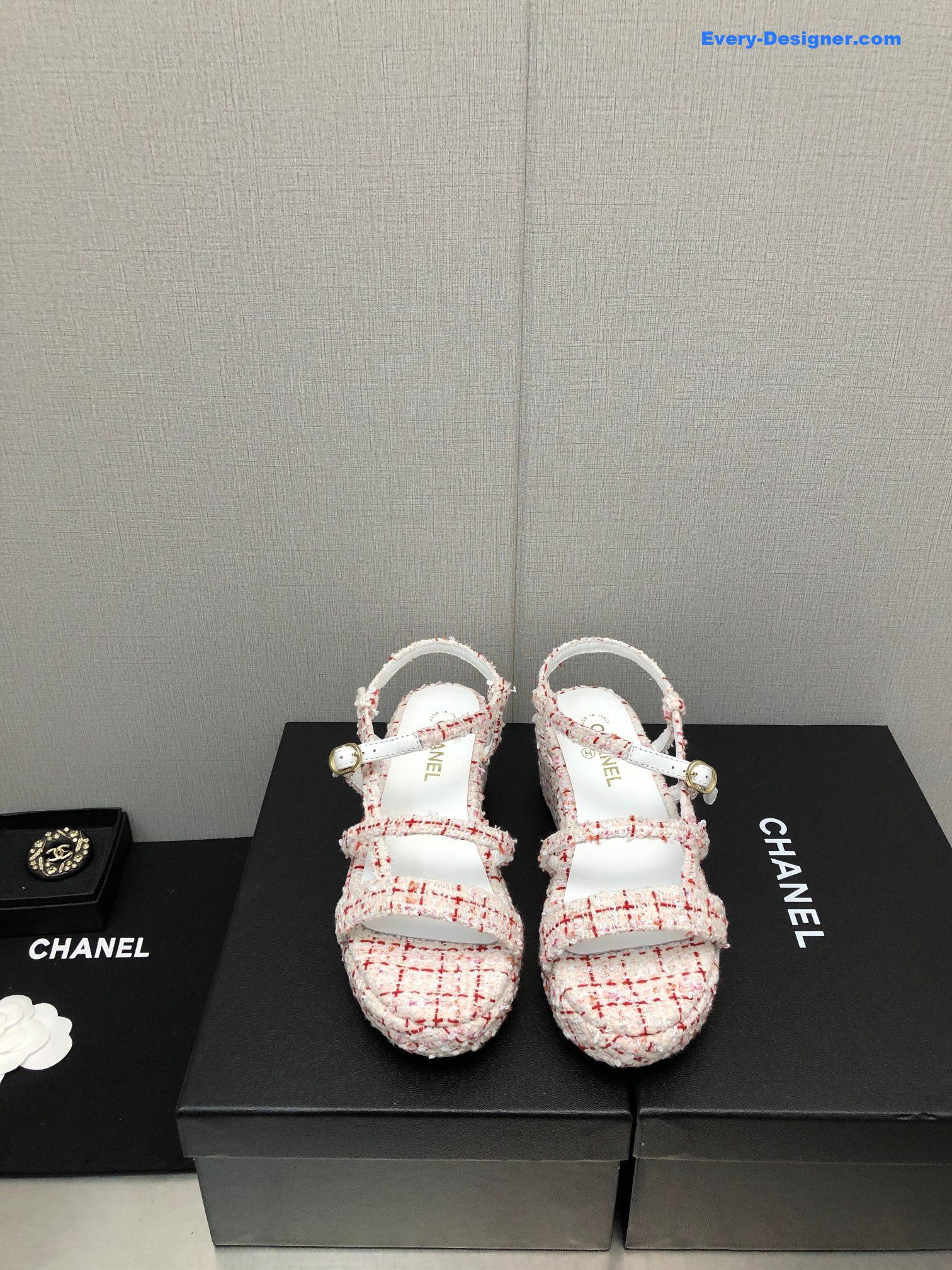CC back metal logo sandals