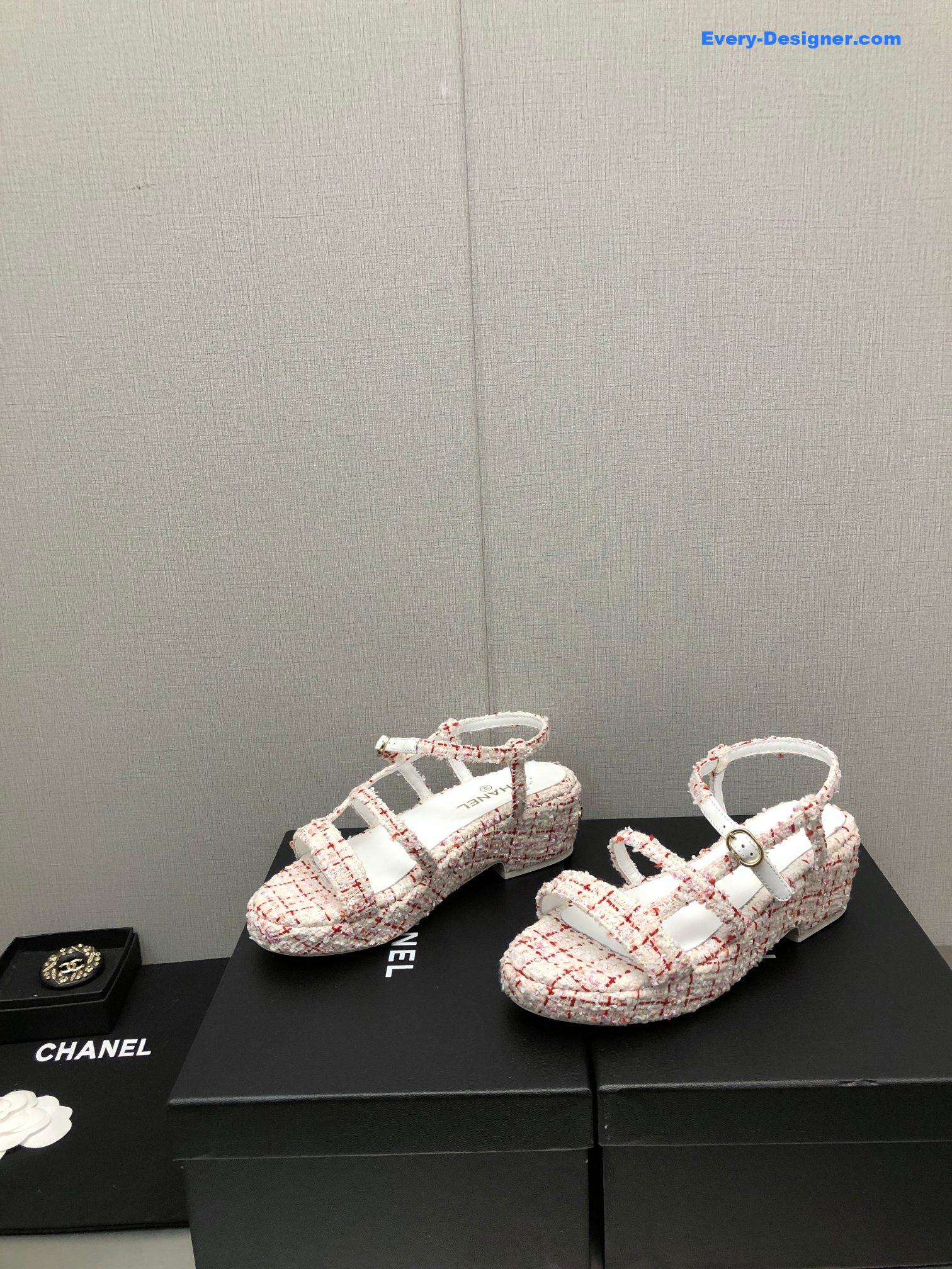 CC back metal logo sandals