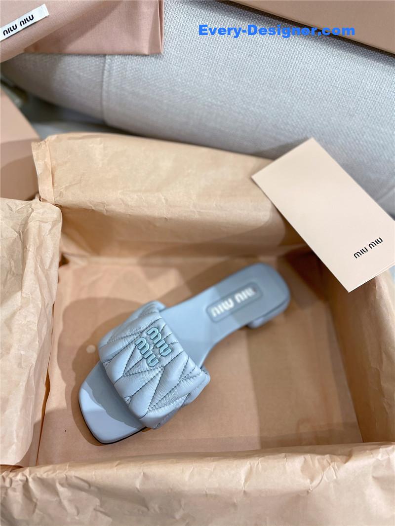 M1um1u slipper sandals in crinkled nappa