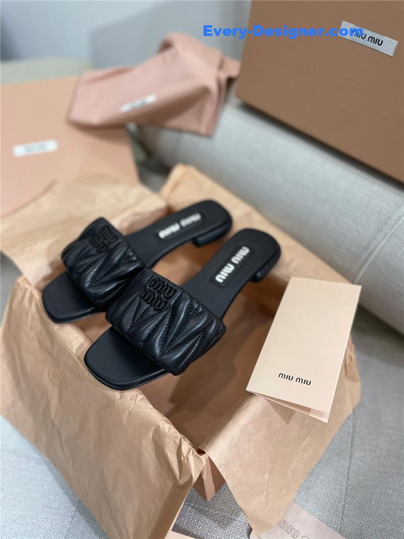 M1um1u slipper sandals in crinkled nappa
