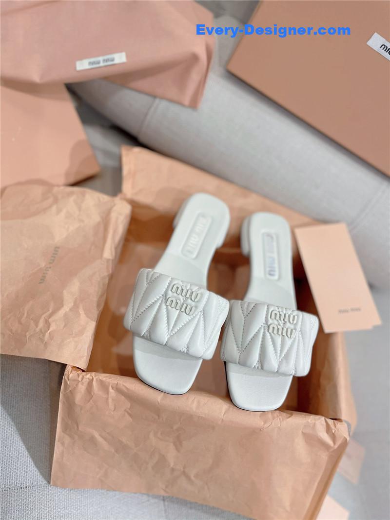 M1um1u slipper sandals in crinkled nappa