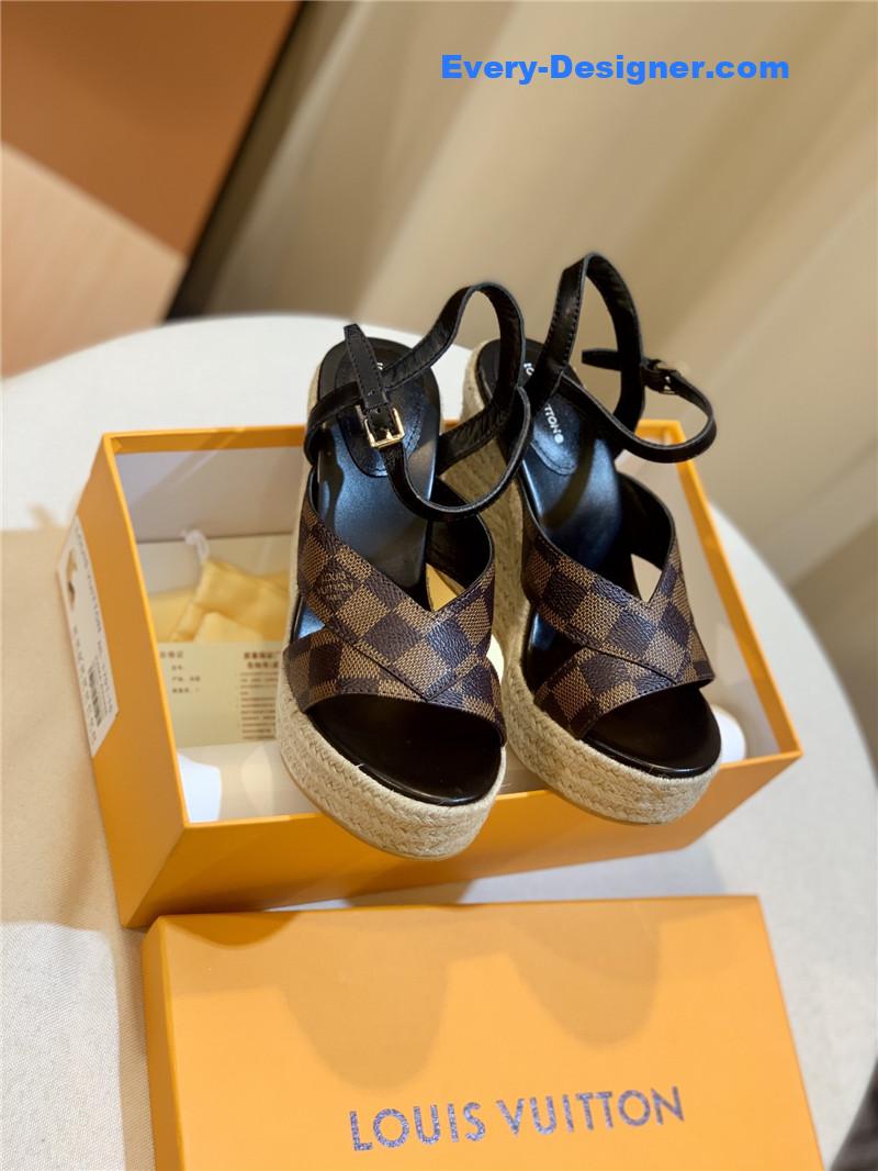 l0vis vvtt0n lv hot D1am0nd wedge sandals