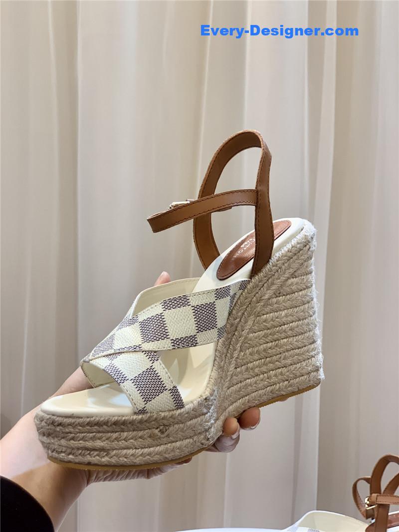 l0vis vvtt0n lv hot D1am0nd wedge sandals