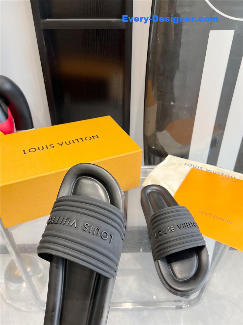 l0vis Vvtt0n lv couple slippers