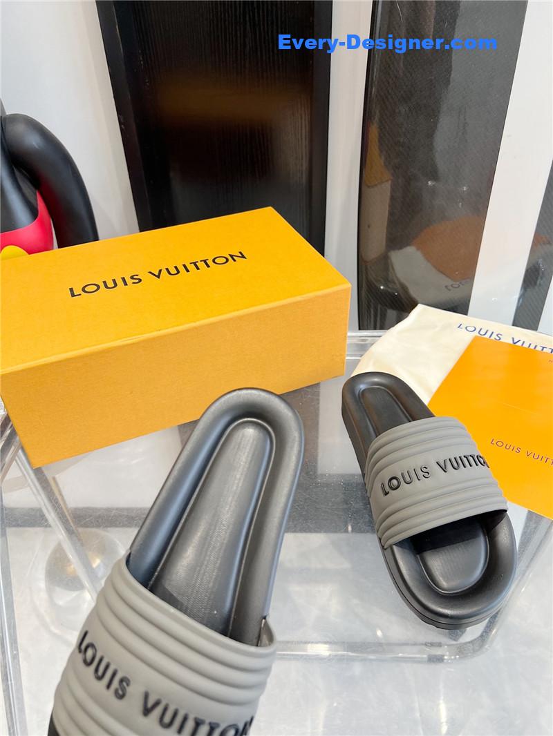 l0vis Vvtt0n lv couple slippers