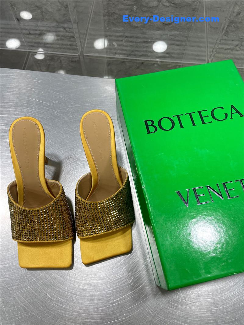 b0tt*ga ven*ta new square D1am0nd slippers