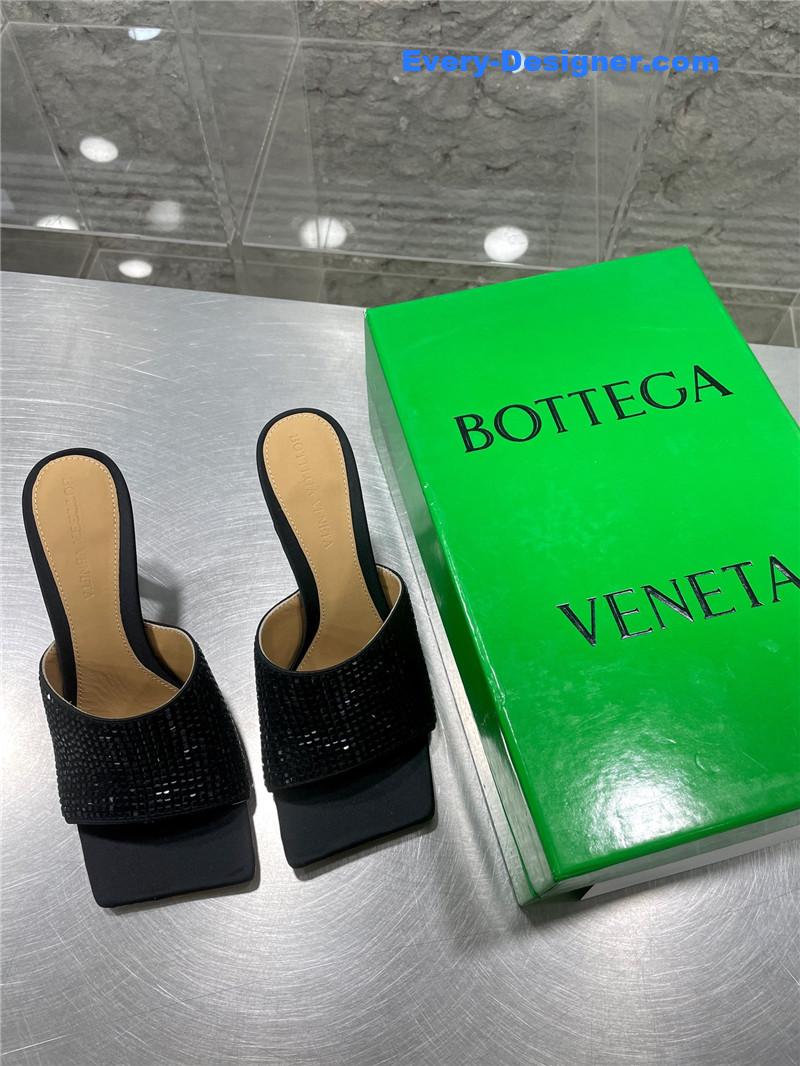 b0tt*ga ven*ta new square D1am0nd slippers