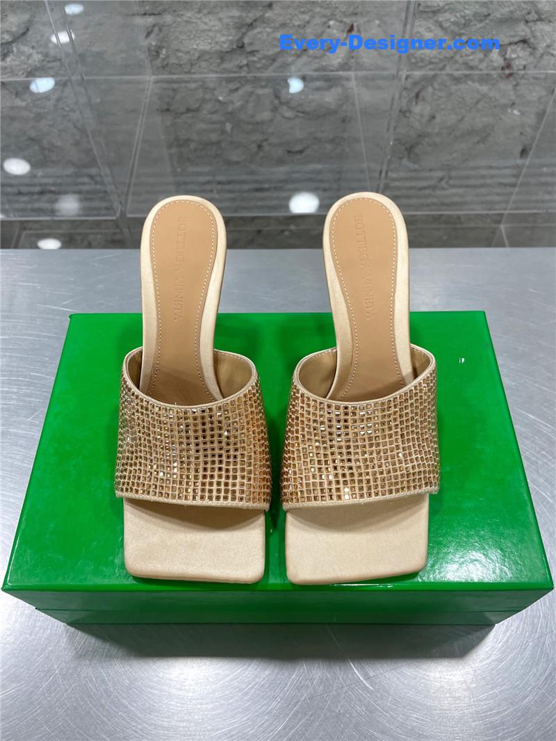 b0tt*ga ven*ta new square D1am0nd slippers