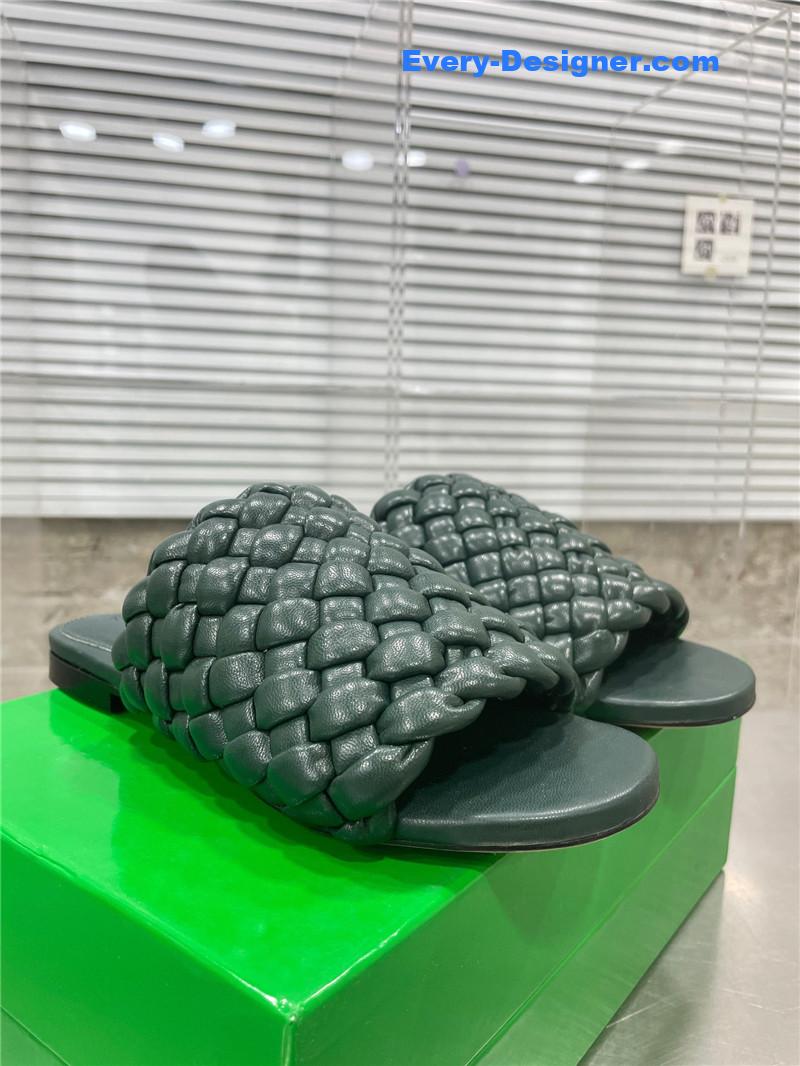 b0tt*ga Ven*ta woven slides