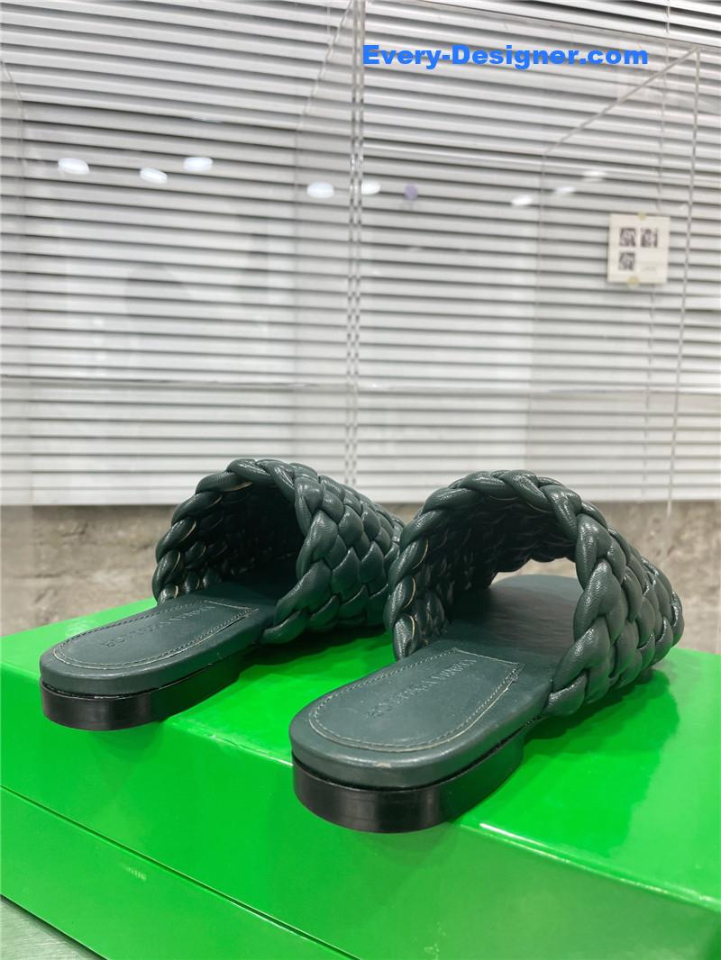 b0tt*ga Ven*ta woven slides