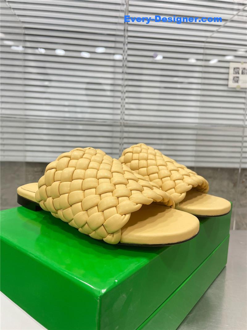 b0tt*ga Ven*ta woven slides