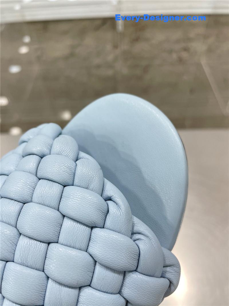 b0tt*ga Ven*ta woven slides