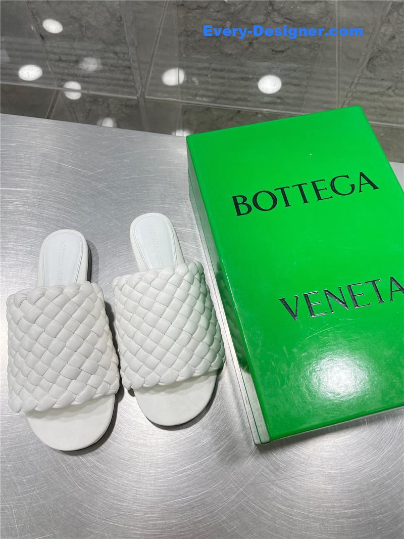 b0tt*ga Ven*ta woven slides