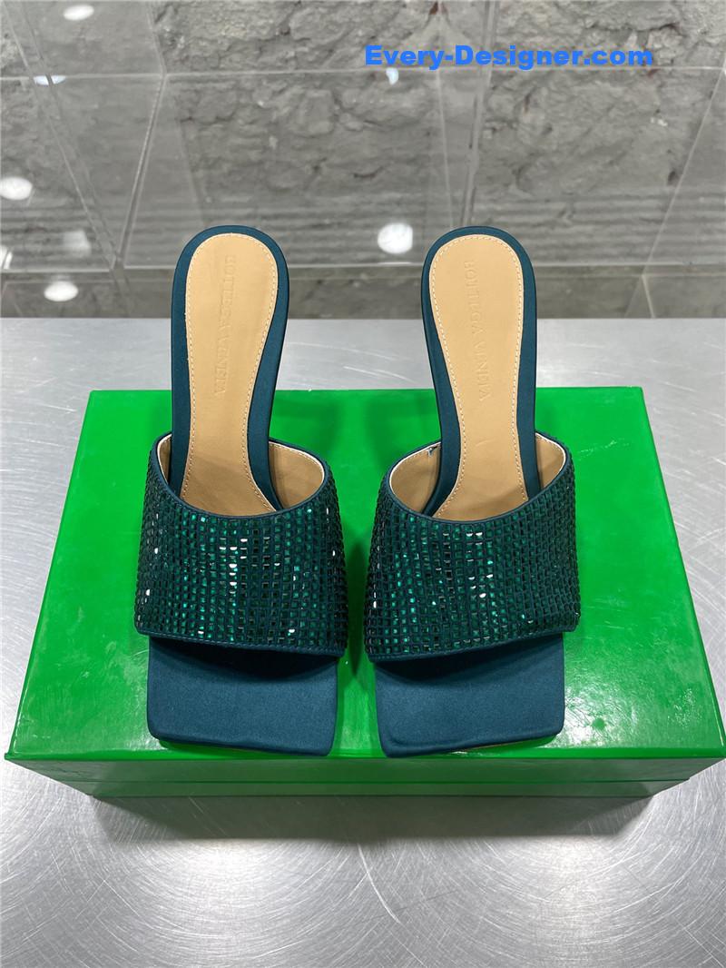 b0tt*ga ven*ta new square D1am0nd slippers