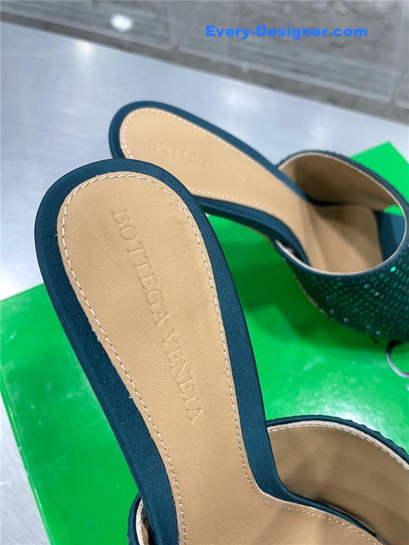 b0tt*ga ven*ta new square D1am0nd slippers