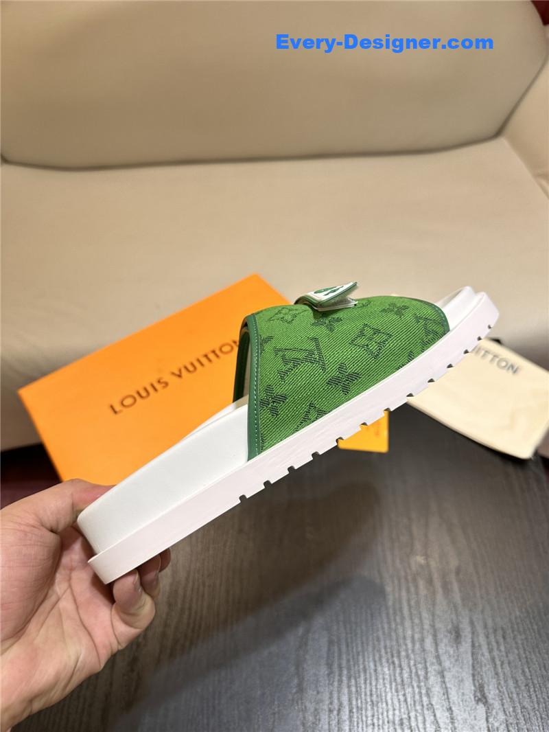 l0vis Vvtt0n lv sandals