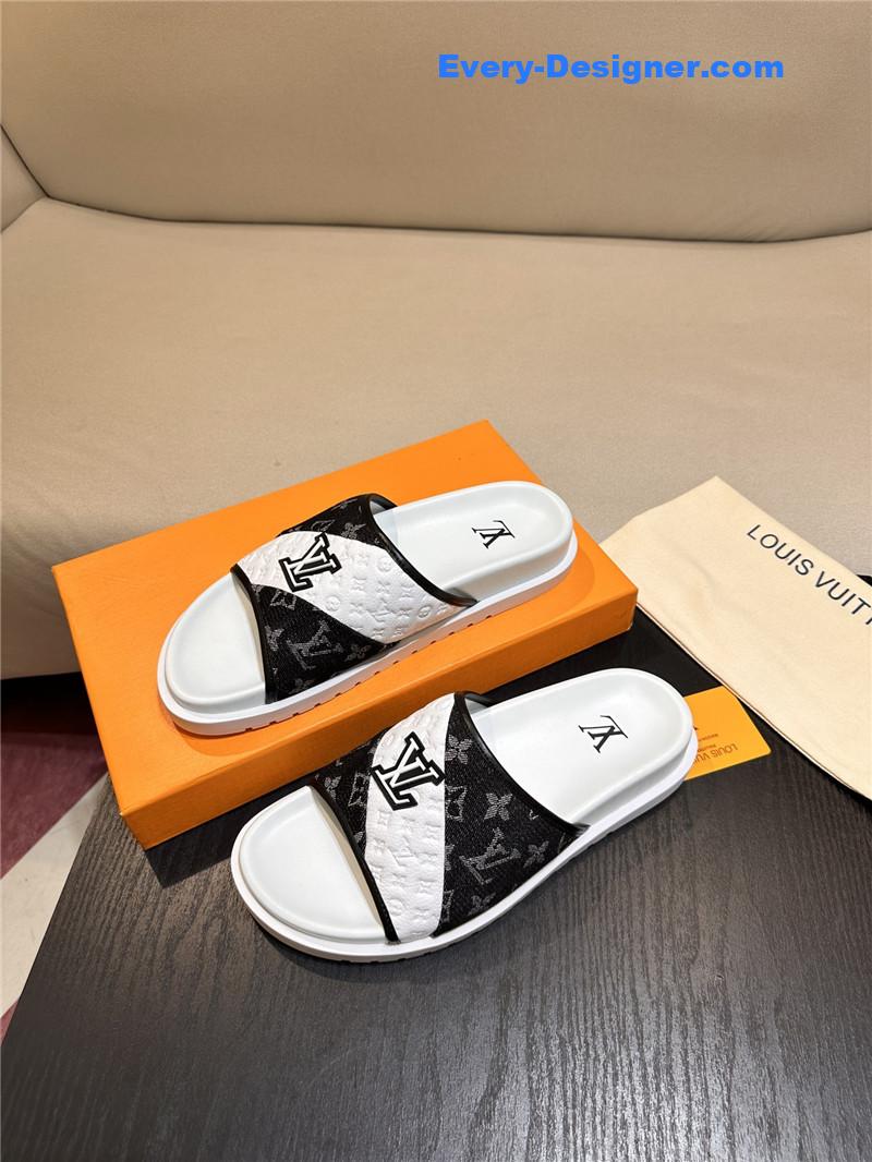 l0vis Vvtt0n lv sandals