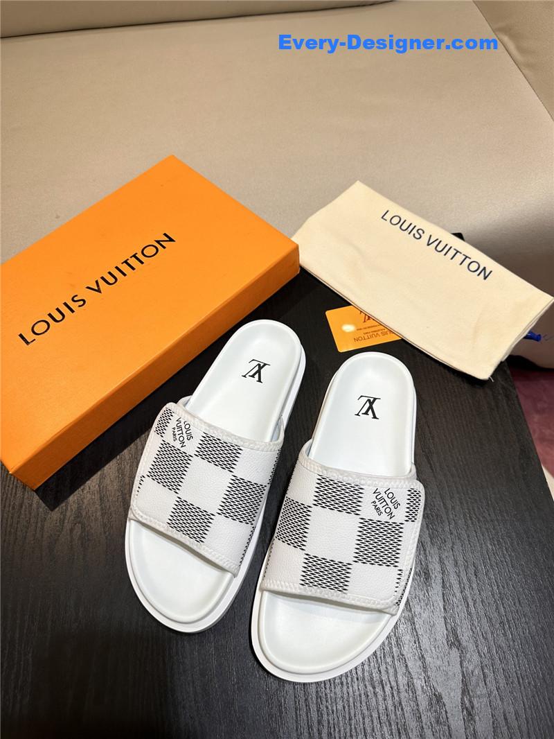 l0vis Vvtt0n lv sandals