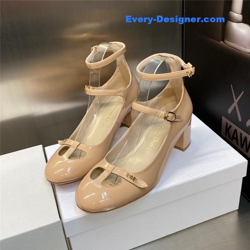 D10r aime D10r patent leather pump
