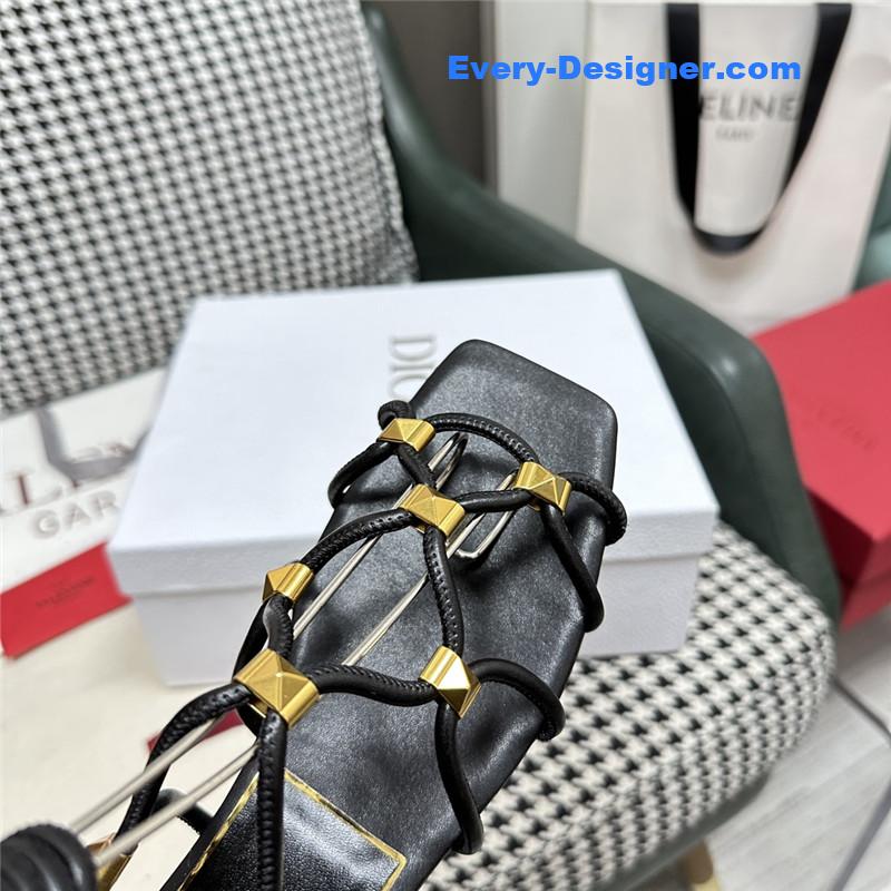 Va1e*ntin0 roman flat sandals