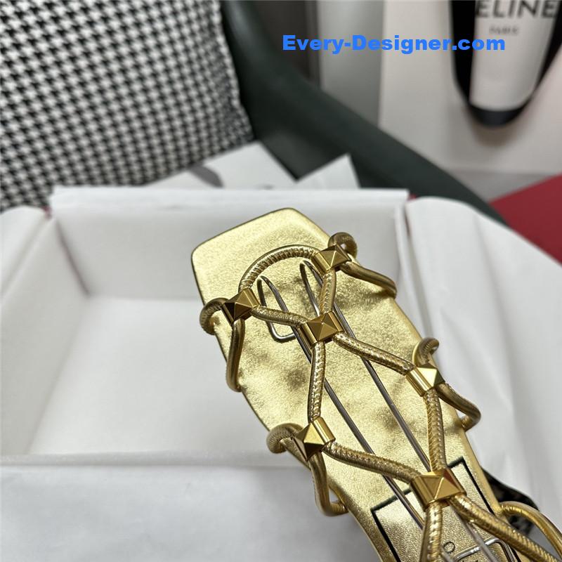 Va1e*ntin0 roman flat sandals