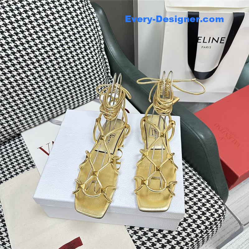 Va1e*ntin0 roman flat sandals