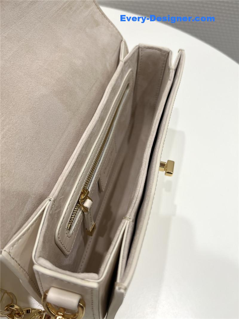 D10r 30 montaigne avenue bag
