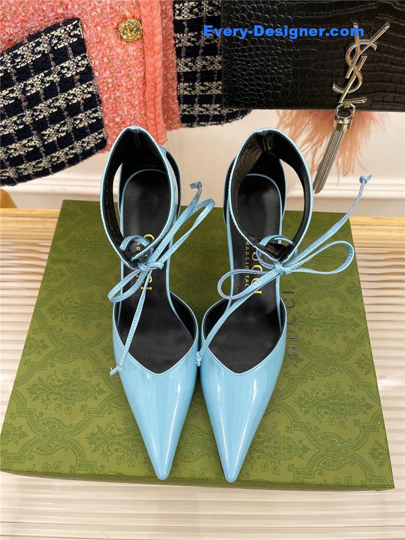 Gvc*1 metal heel pointed sandals