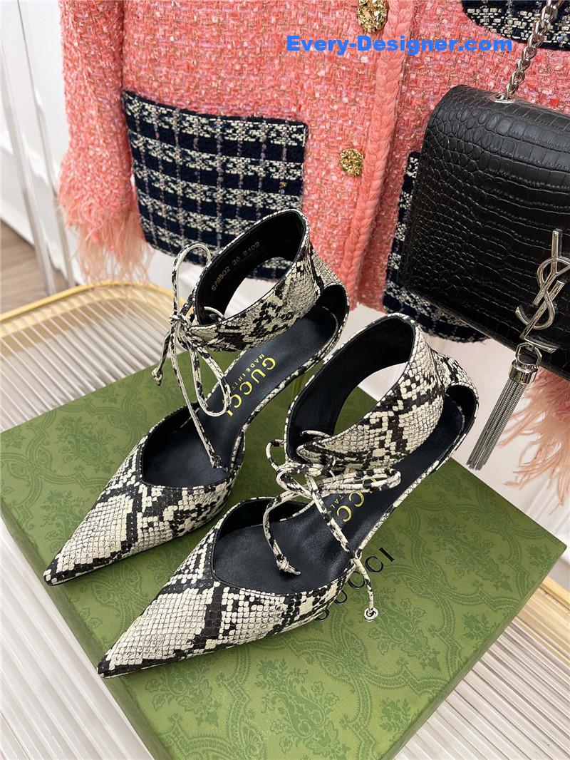 Gvc*1 metal heel pointed sandals