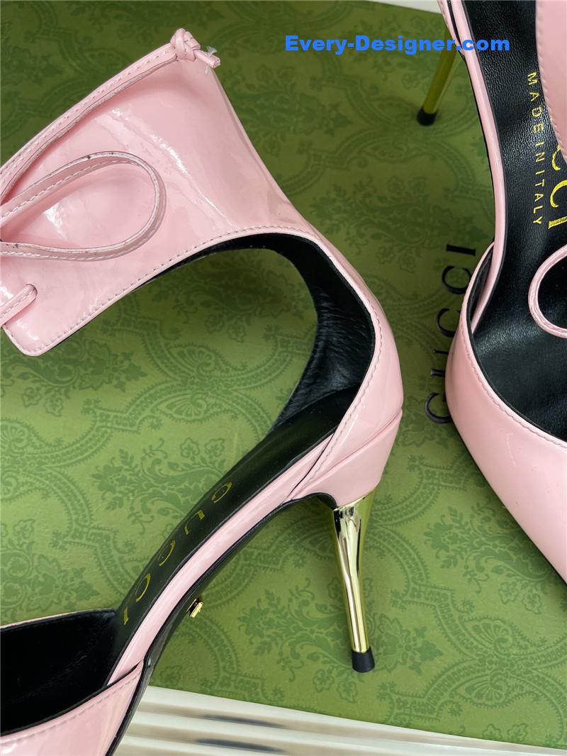 Gvc*1 metal heel pointed sandals