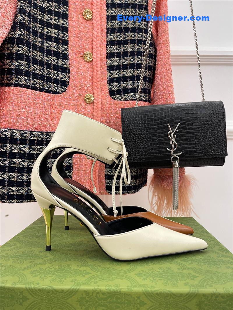 Gvc*1 metal heel pointed sandals