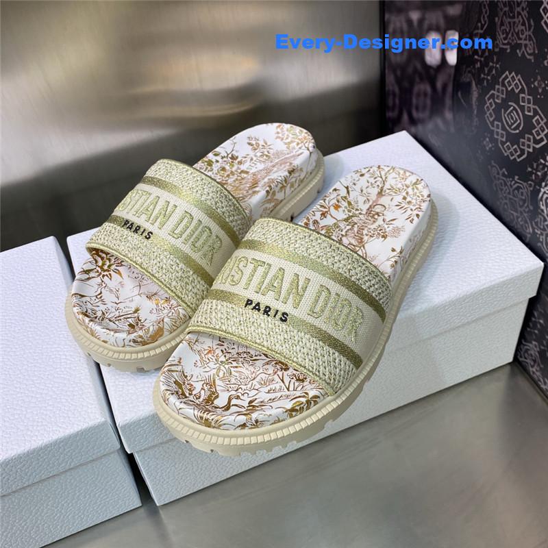 D10r platform jelly color women’s sandals