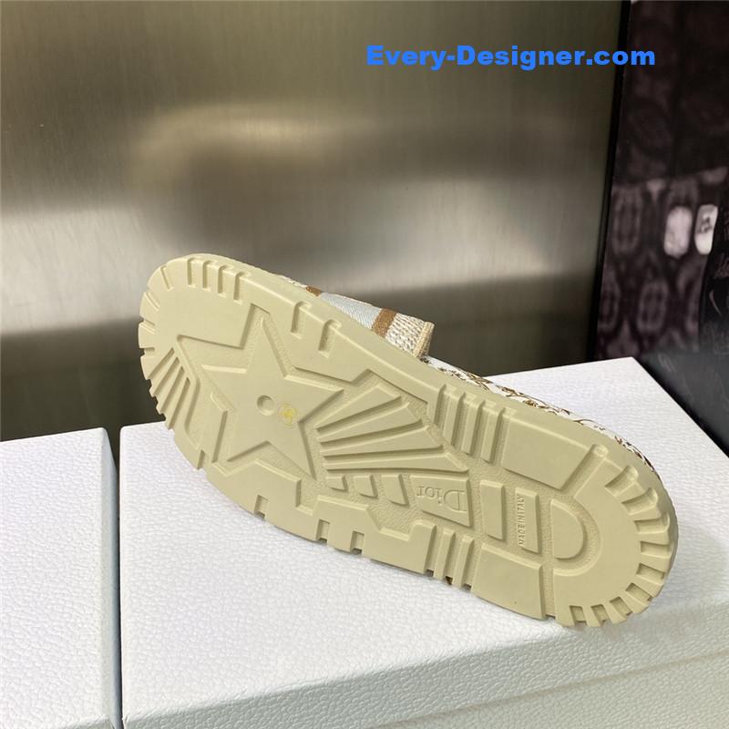 D10r platform jelly color women’s sandals