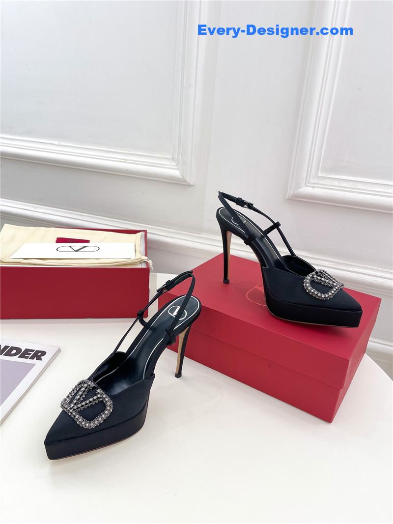 Va1e*ntin0 v buckle platform pumps