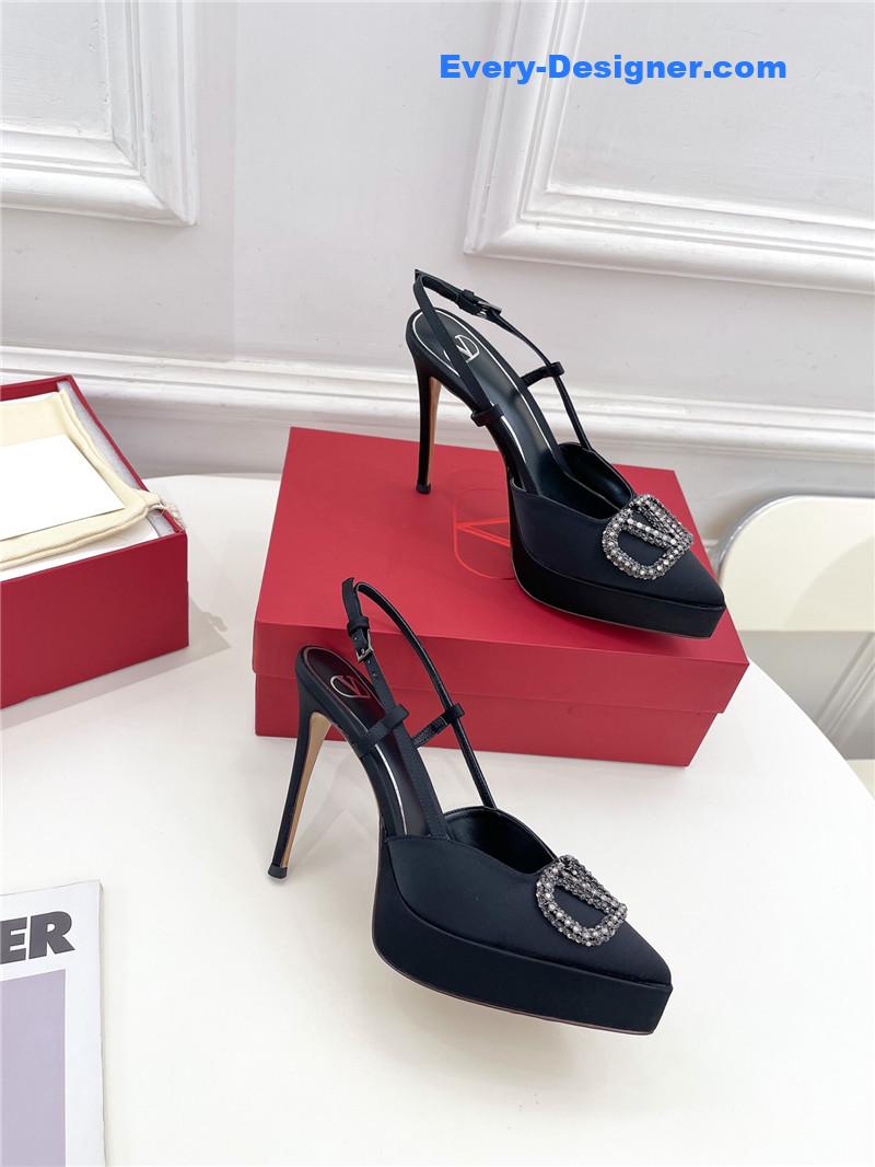Va1e*ntin0 v buckle platform pumps