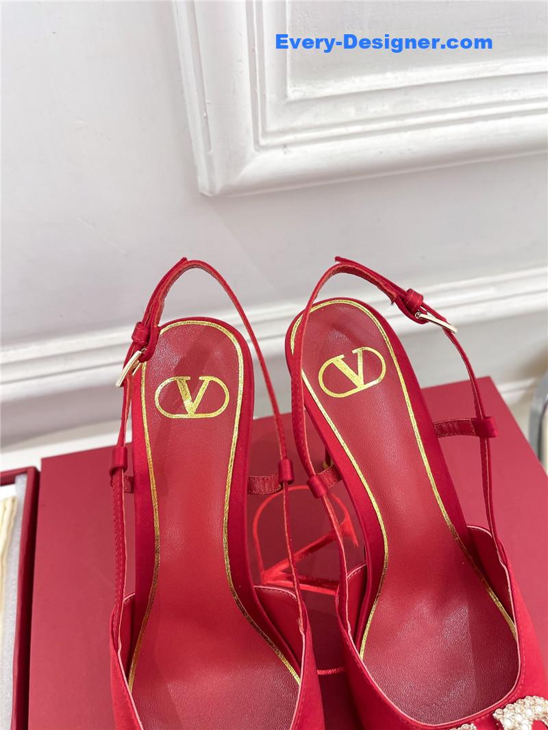 Va1e*ntin0 v buckle platform pumps