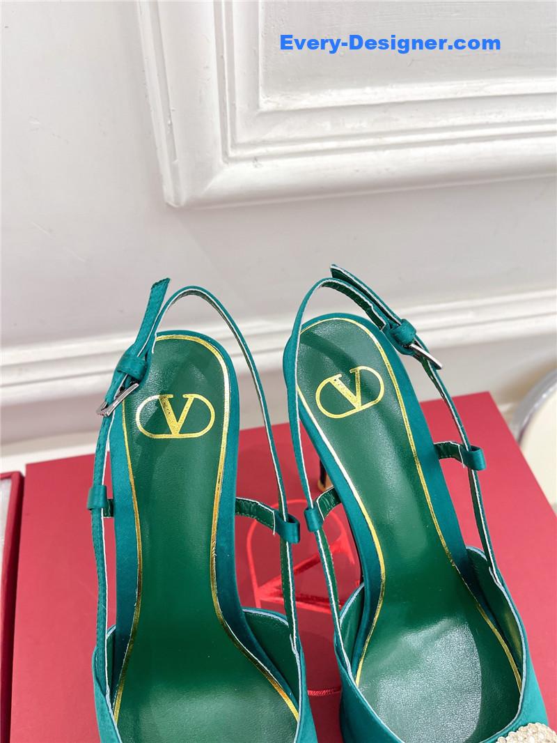 Va1e*ntin0 v buckle platform pumps