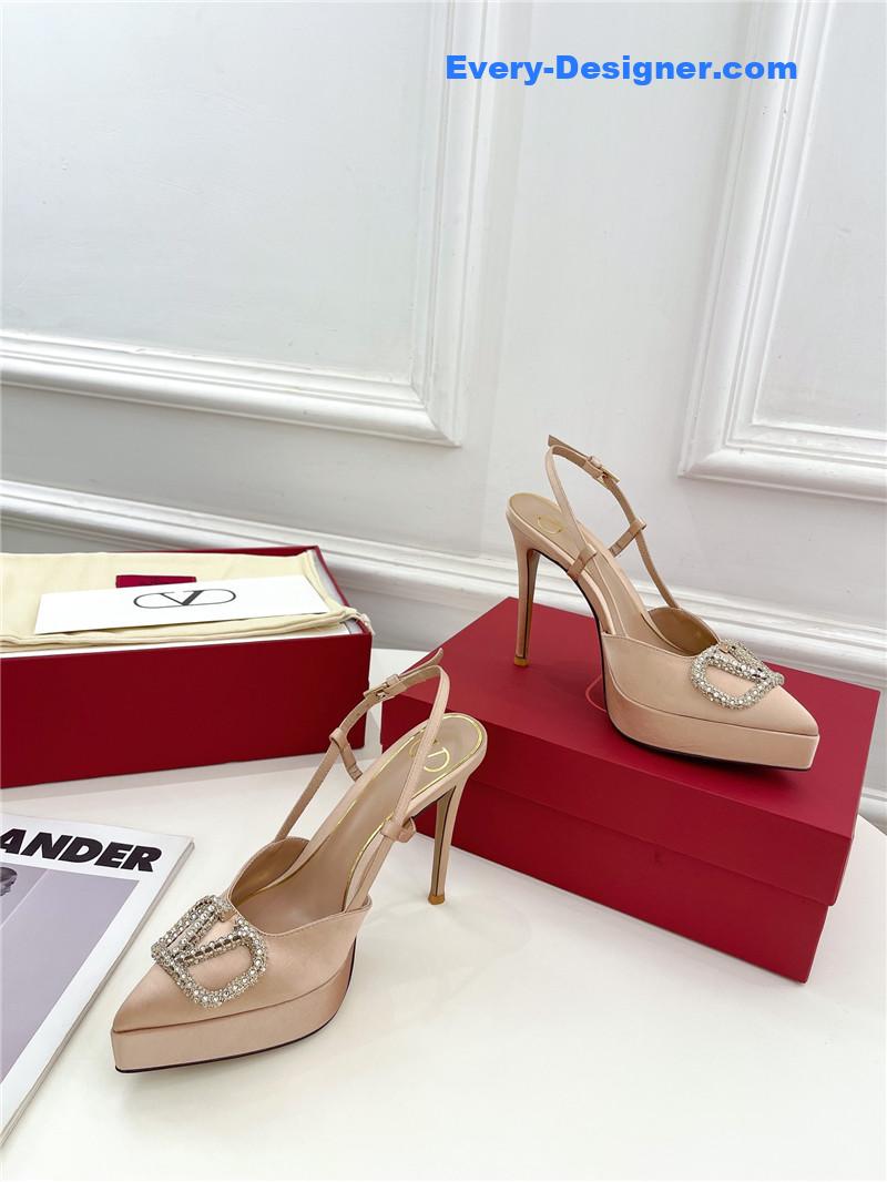 Va1e*ntin0 v buckle platform pumps