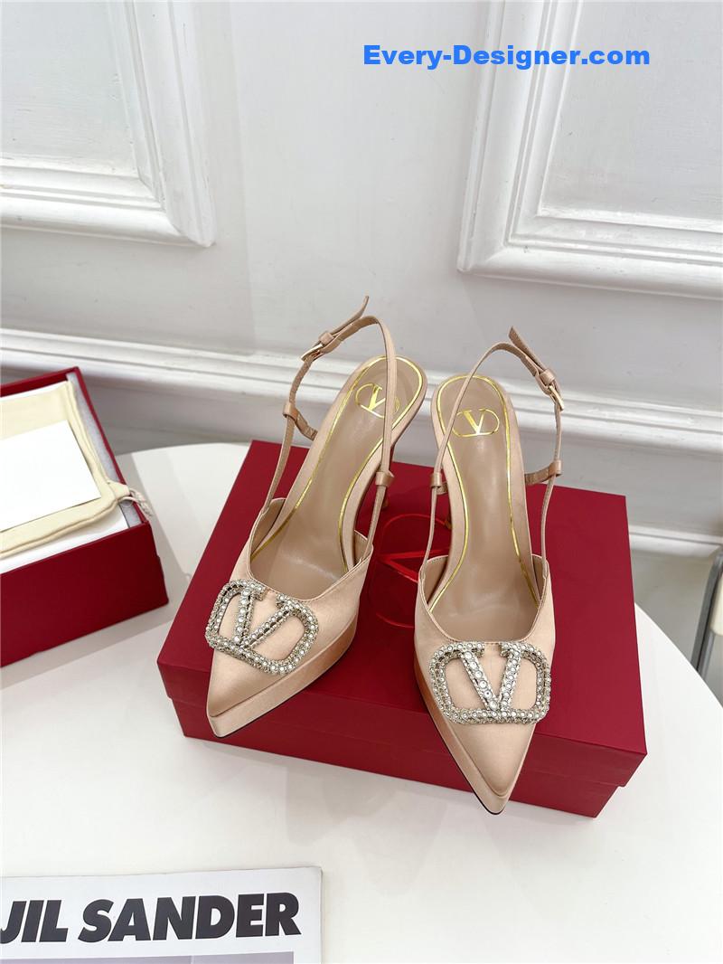 Va1e*ntin0 v buckle platform pumps