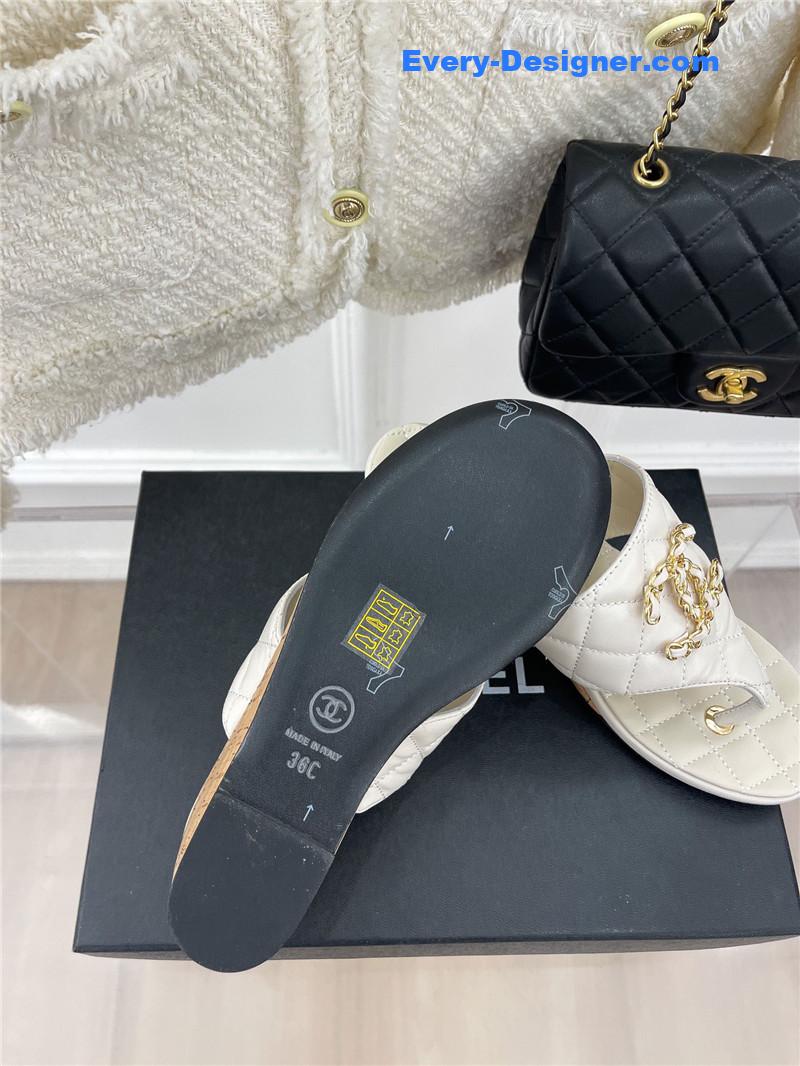 CC rhombus CC logo chain buckle slippers