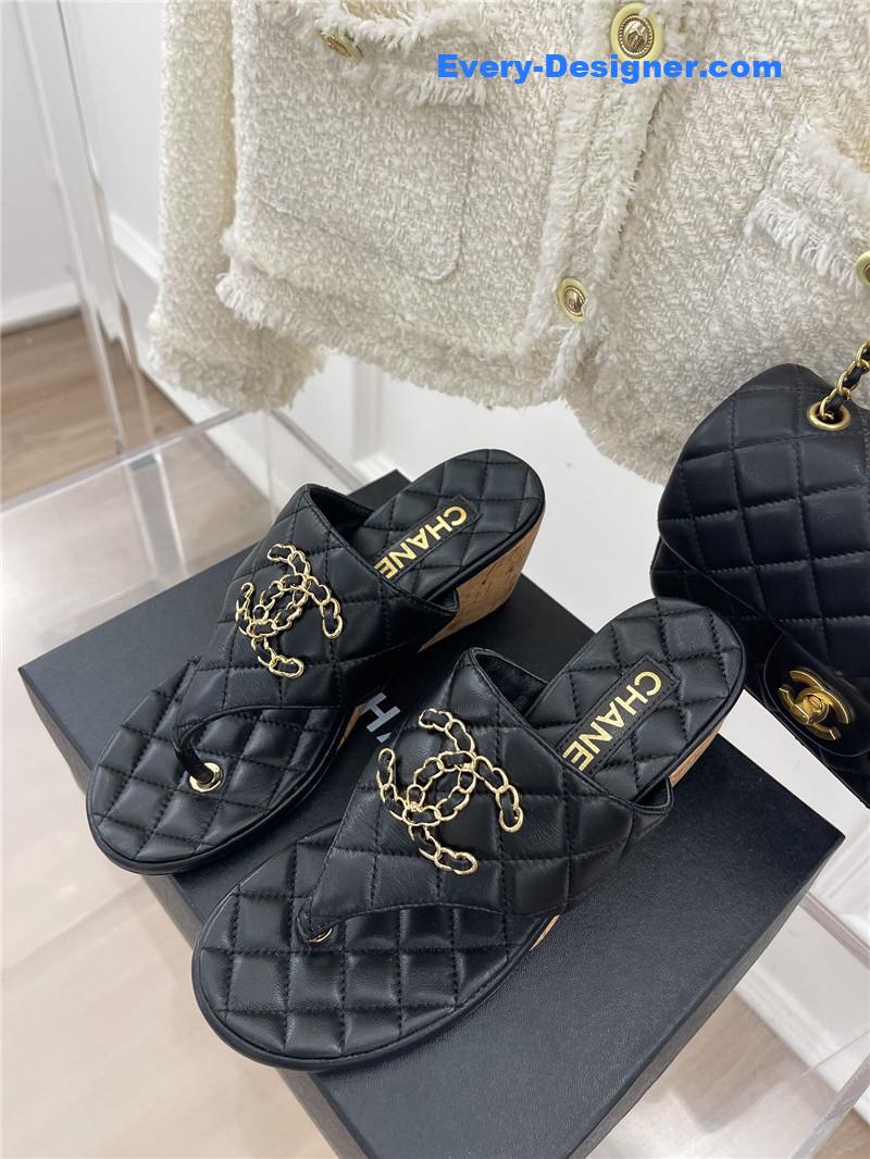 CC rhombus CC logo chain buckle slippers