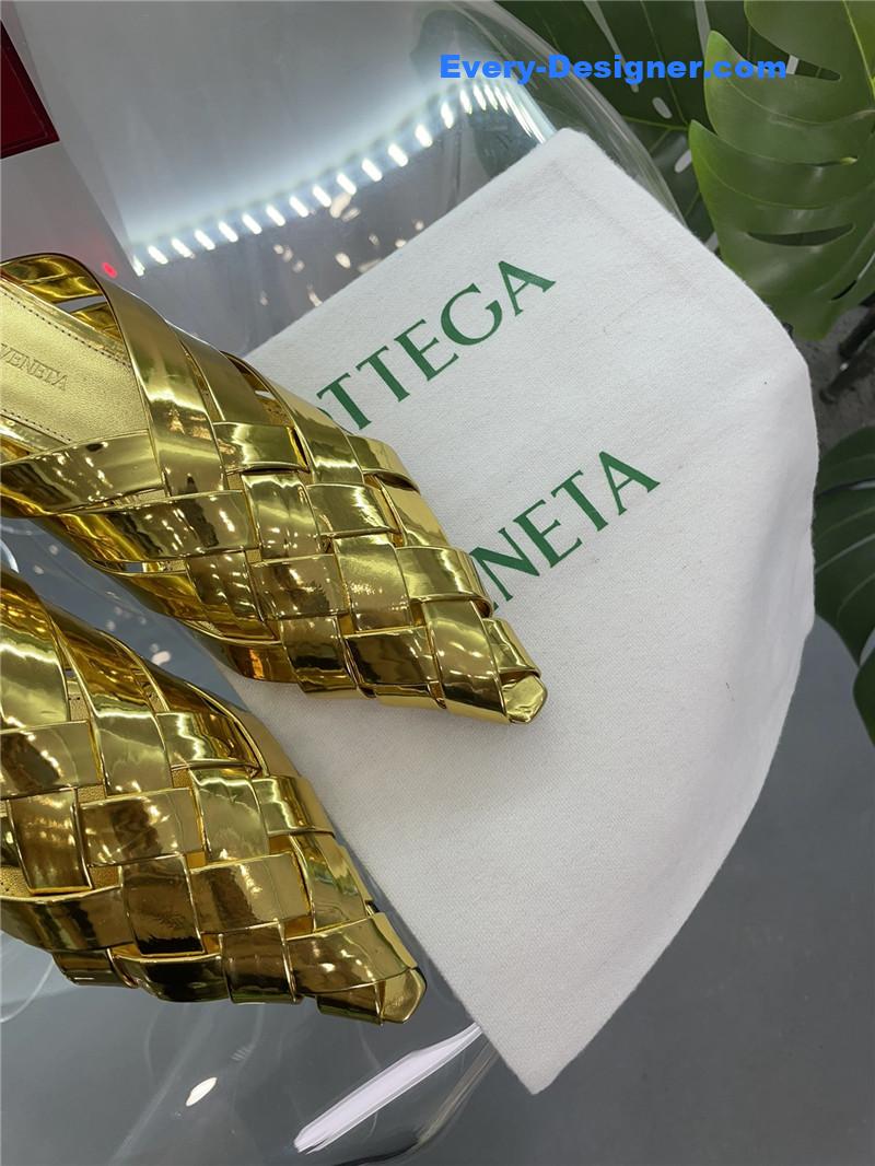 b0tt*ga Ven*ta square toe flat woven slides
