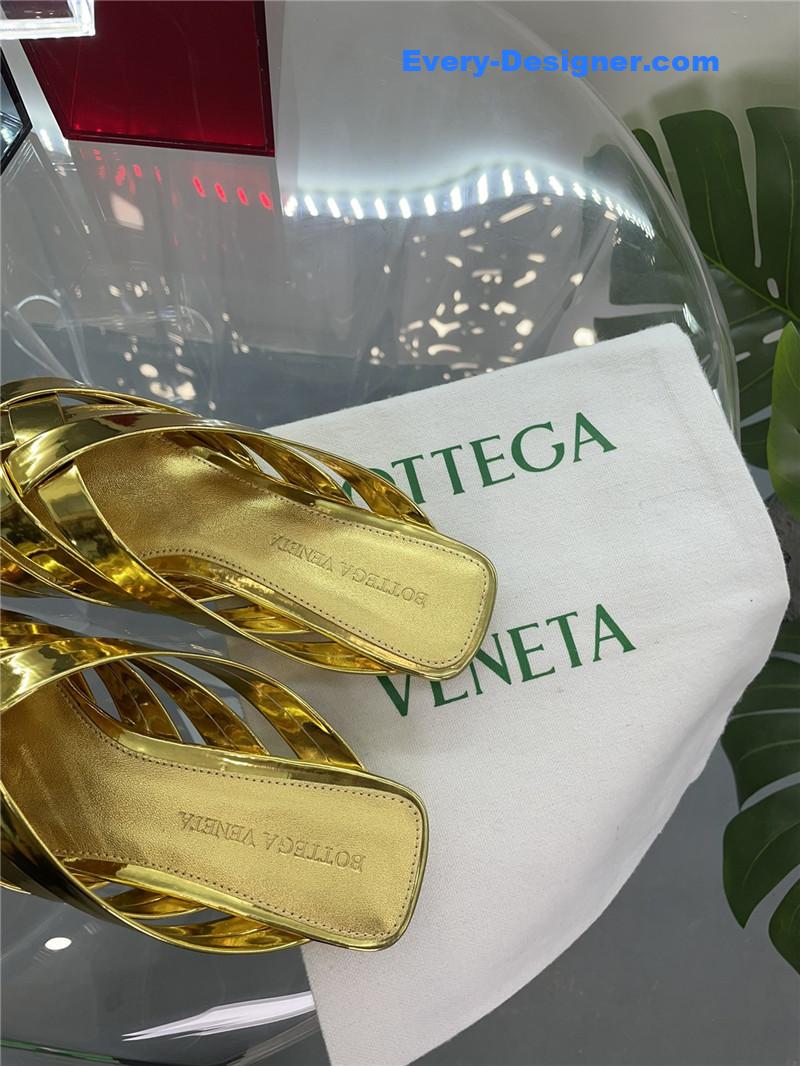 b0tt*ga Ven*ta square toe flat woven slides