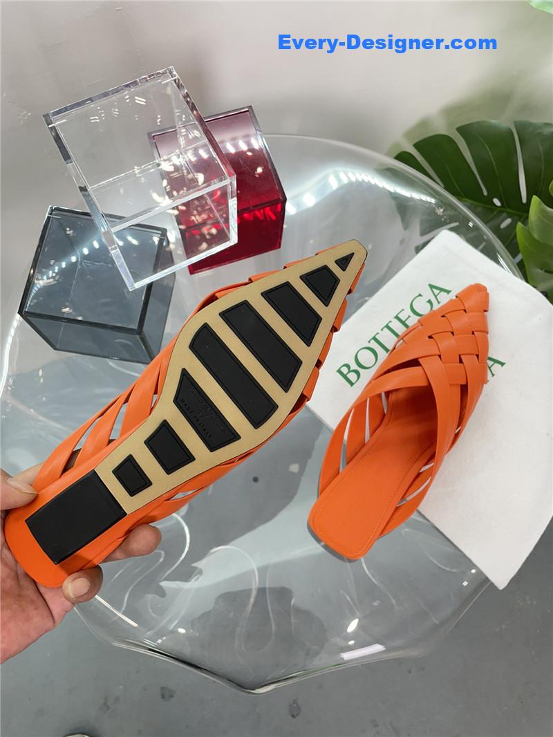 b0tt*ga Ven*ta square toe flat woven slides