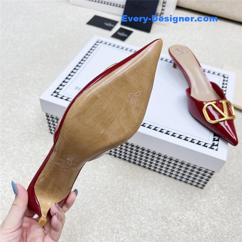 Va1e*ntin0 latest v logo buckle back air slippers