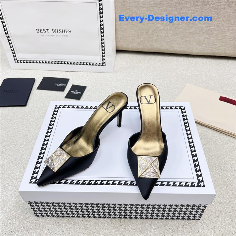 Va1e*ntin0 latest v logo buckle back air slippers